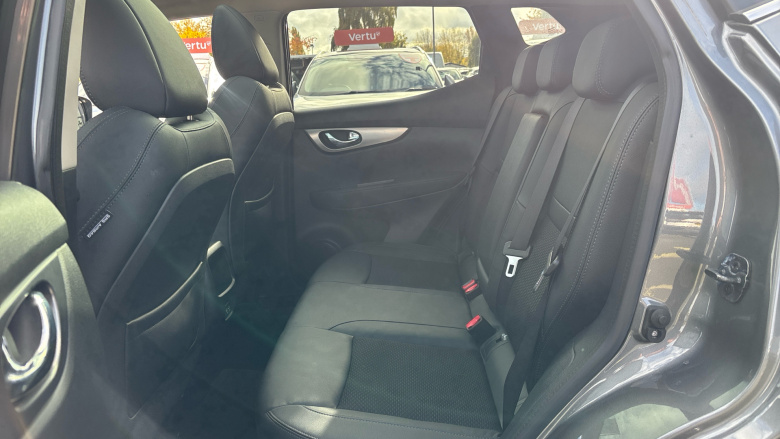 Nissan Qashqai 1.3 DiG-T 160 Tekna 5dr Petrol Hatchback